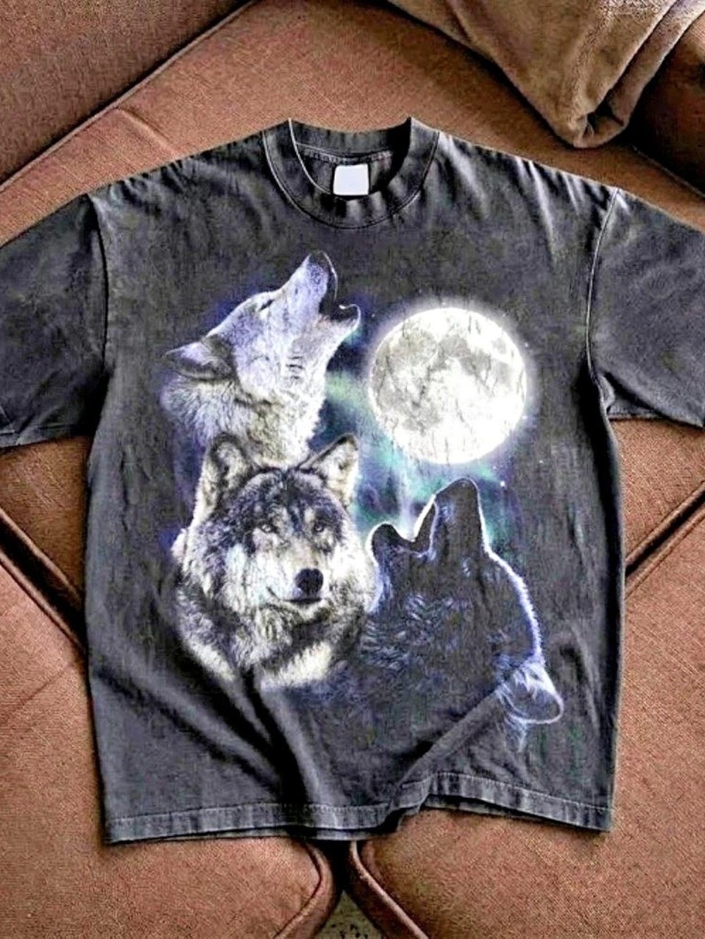 Black shirt, Wolf Moon Graphic Tee in Black Like New
